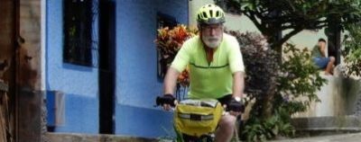 John Lingford Cycling on the  tour with redspokes